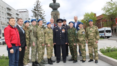 Возложение цветов к памятнику А.Покрышкина