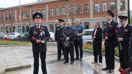 Торжественный митинг у памятника маршалу авиации Покрышкину