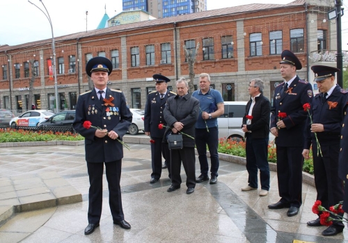 Торжественный митинг у памятника маршалу авиации Покрышкину