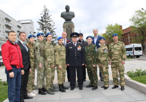 Возложение цветов к памятнику А.Покрышкина